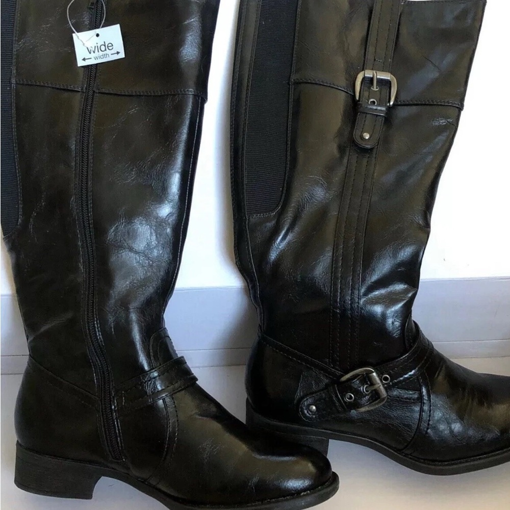 Sleek Black Over the Knee Boots with Classic Silhouette